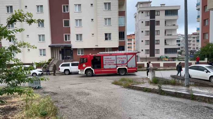 Evini Yakacağını Söyledi, Polisi Ve İtfaiyeyi Harekete Geçirdi