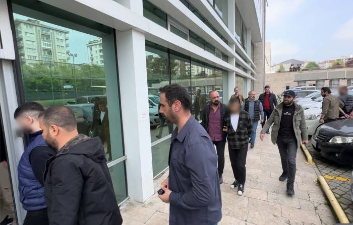Sokak Ortasındaki Cinayetle İlgili 7 Kişi Adliyede