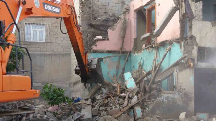 Siirt’te Kentsel Dönüşüm İçin İlk Kepçe Vuruldu