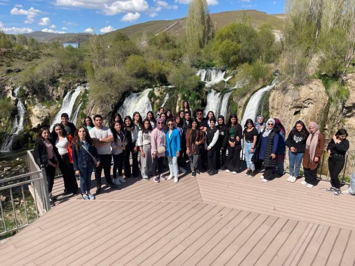 Başkaleli 330 Öğrenci Van’ı Gezdi