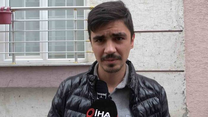 Gezmeye Gittiler Anayola İnen Ayının Saldırısına Uğradılar