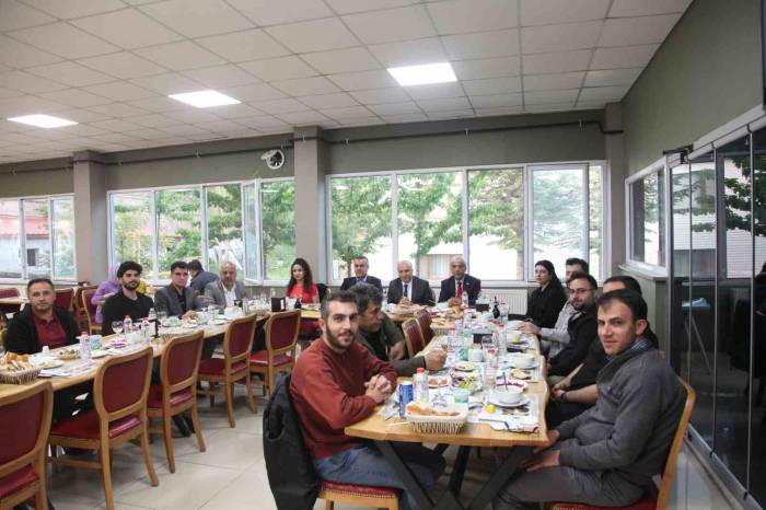 Müdür Korkmaz, Ar-ge Birimi Eğitimcileriyle Bir Araya Geldi