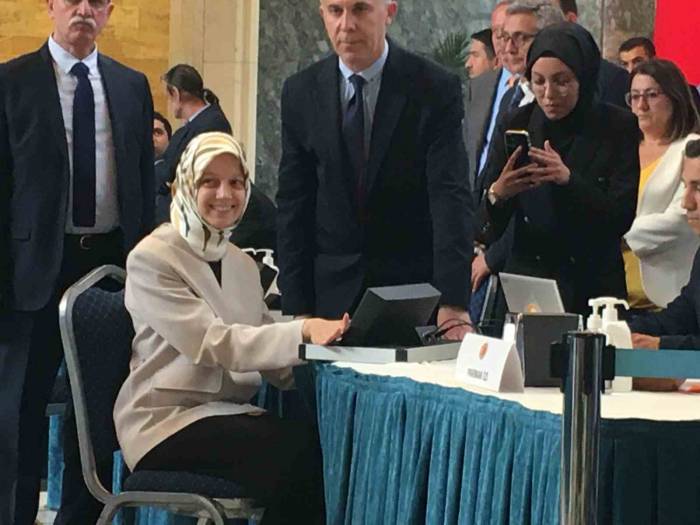 Tbmm’de Milletvekili Kayıtları Devam Ediyor