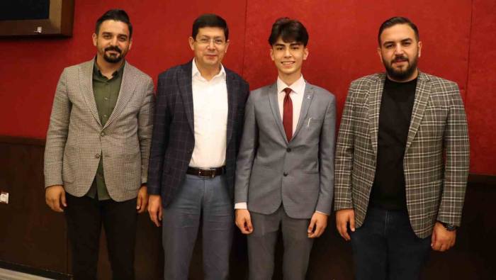 Başkan Özcan 82 Mahalle Muhtarından Destek İstedi
