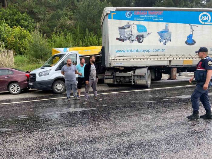 4 Kişinin Öldüğü Rampada Zincirleme Trafik Kazası