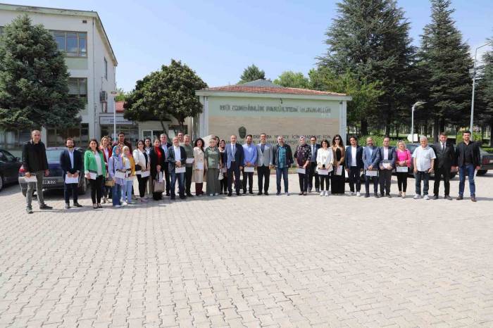 Fü’de Başarılı Akademisyenler Ödüllendirildi