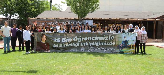 Gaziantep’teki Afetzede Gençlere Atla Terapi Hizmeti