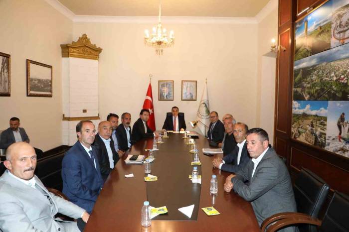 Kars Valisi Muhtarları Ağırladı