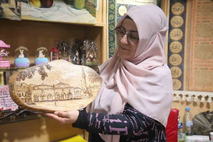 Hobi Olarak Başladı, Ahşap Dağlama Sanatıyla Yaptığı Eserler İlgi Odağı Oldu