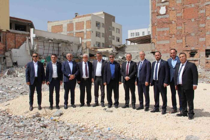 Kktc Başbakanı Üstel, İsias Otel’in Enkazında İncelemelerde Bulundu