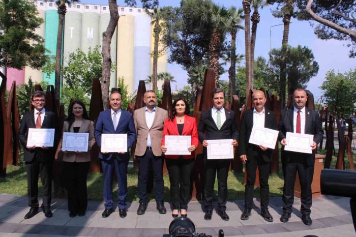 Chp İzmir Vekilleri Mazbatalarını Aldı