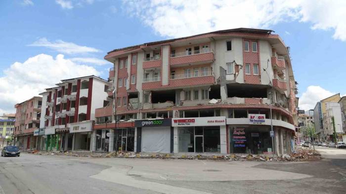 Depremde Enkaza Dönen Niyazi Mahallesi Toki İle Ayağa Kalkacak