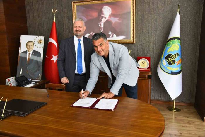 Menemen Belediyesi’nden Tarihi Çarşıya İpeksi Dokunuş