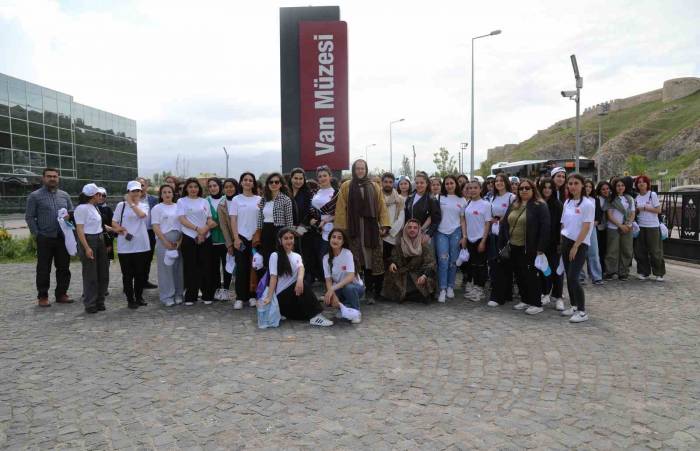 Van Büyükşehir Belediyesi Öğrencileri Bilim Sergisiyle Buluşturuyor