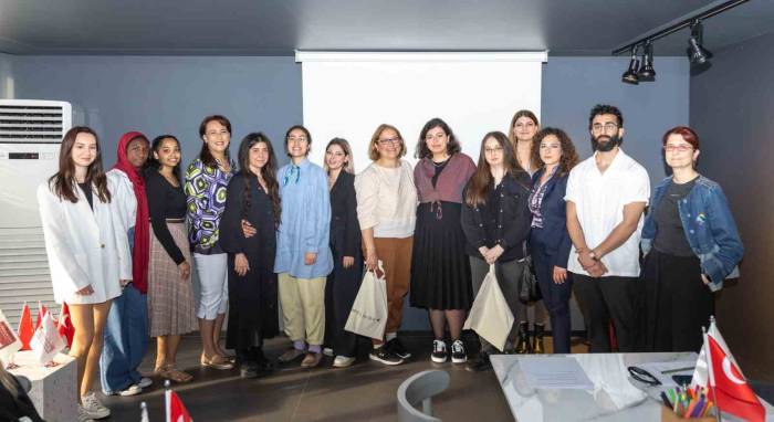 Üniversitelilerden Depremzede Çocuklar İçin Konteyner Tasarımları