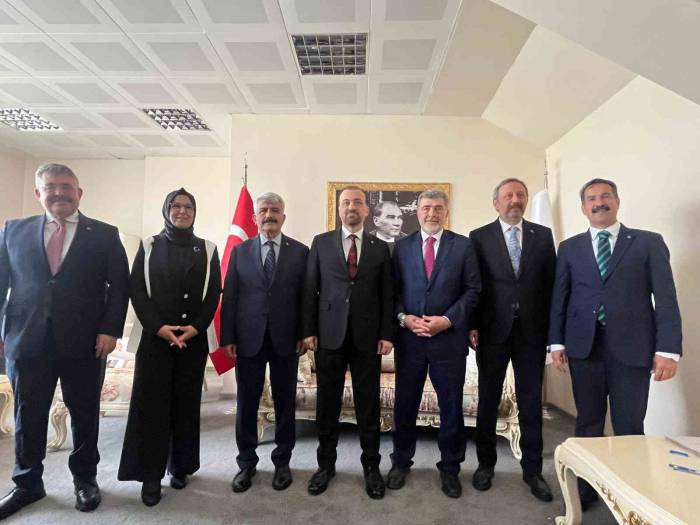 Kocaeli’de Ak Parti Milletvekilleri Mazbatalarını Aldı