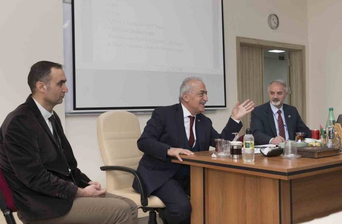 Rektör Çomaklı Hukuk, İktisadi Ve İdari Bilimler İle Mimarlık Ve Tasarım Fakültelerini Ziyaret Etti
