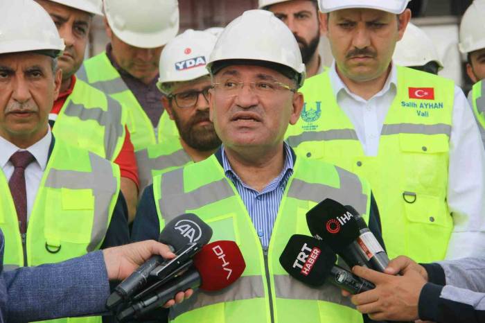 Adalet Bakanı Bozdağ, Şanlıurfa’da Şehir Hastanesi İnşaatını Gezdi