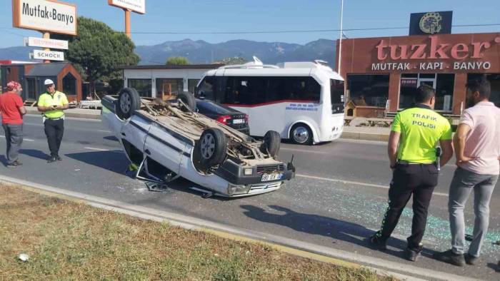 Şerit Değiştiren Kamyonete Çarpan Otomobil Takla Attı: 1 Yaralı