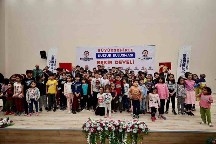 Denizli Büyükşehir Afetzedelere Moral Oluyor