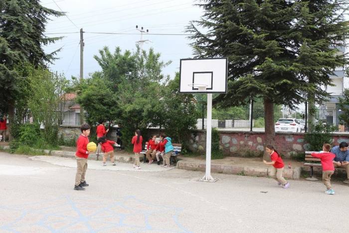 Lise Öğrencilerin Ürettiği Spor Aletleri Okullara Verildi