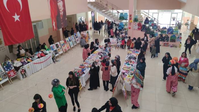 Depremzedeler İçin Bir Araya Geldiler