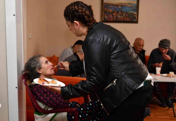 Emeğim Kursiyerlerinden Huzurevi Ziyareti