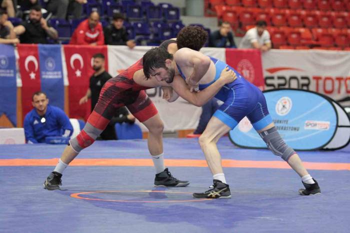 Büyükler Grekoromen Güreş Türkiye Şampiyonası Açılış Seremonisi Yapıldı