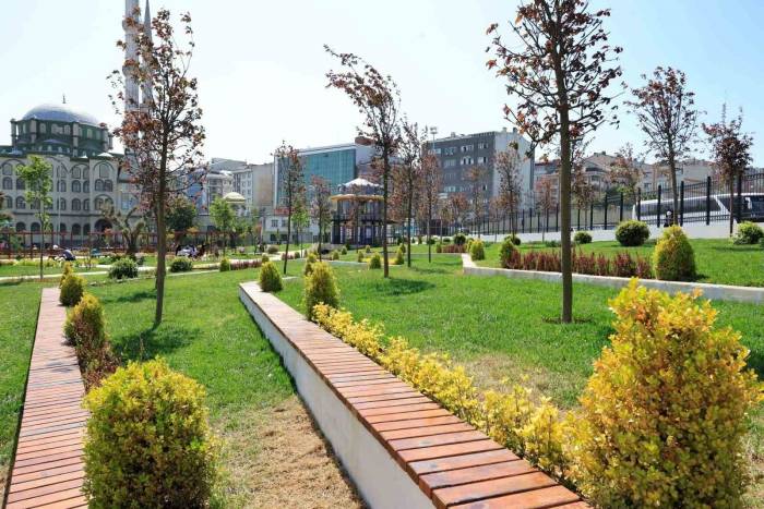 Sultangazi’de Fazlı Hayırlıoğlu Parkı Hizmete Açıldı