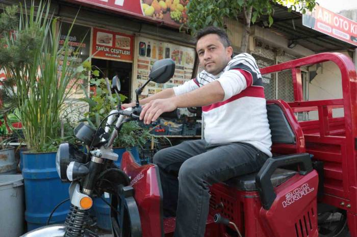 Dolandırılan Depremzede Esnafın Yüzü Hayırseverlerle Güldü