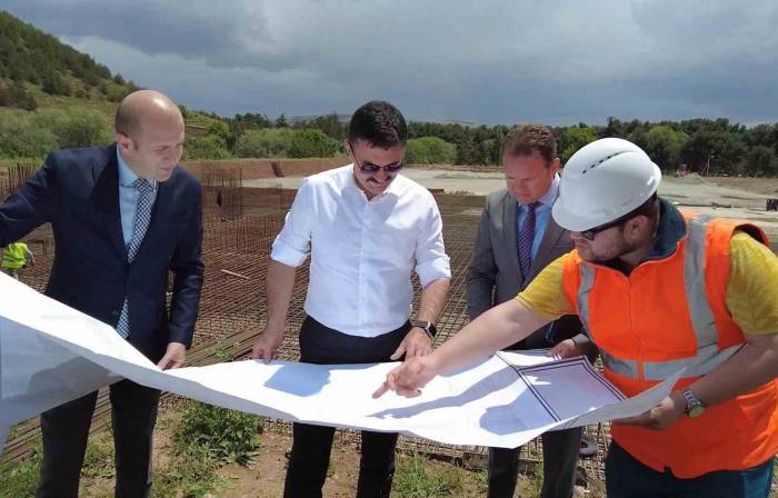 Gençleri Heyecanlandıran 3 Bin 500 Seyirci Kapasiteli Spor Kompleksinin İnşaatı Başladı