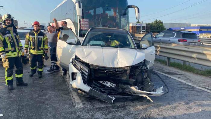 Kocaeli’de Zincirleme Kaza: 2 Yaralı