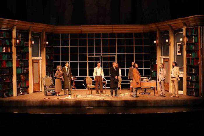 Konya Şehir Tiyatrosu Üstad Necip Fazıl’ı “bir Adam Yaratmak” Eserini Sahneledi