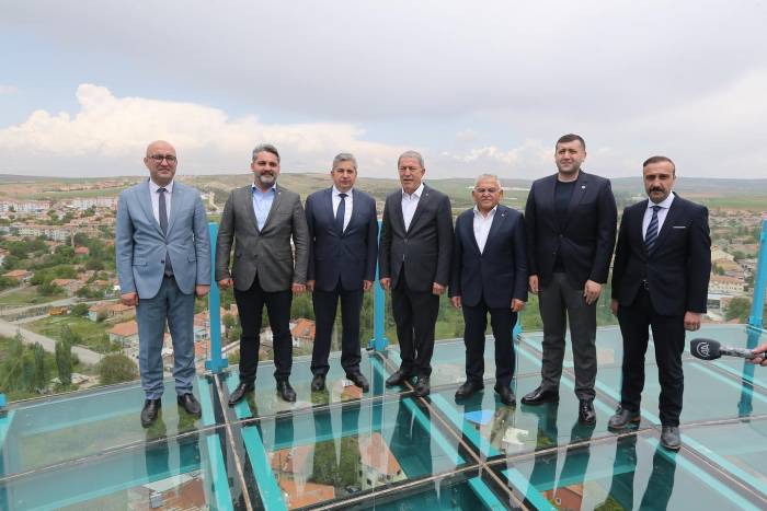 Bakan Akar, Başkan Büyükkılıç Ve Milletvekili Ersoy, Seyir Terası’nda Bünyan’ı İzledi