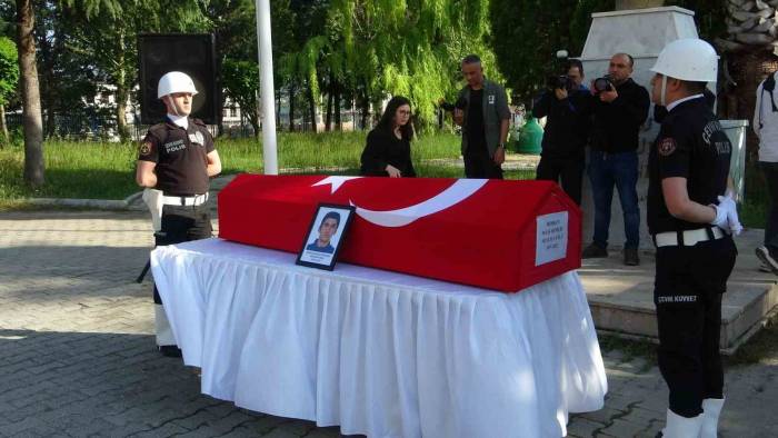 Kazada Hayatını Kaybeden Polis Memuru Toprağa Verilmek Üzere Sivas’a Uğurlandı