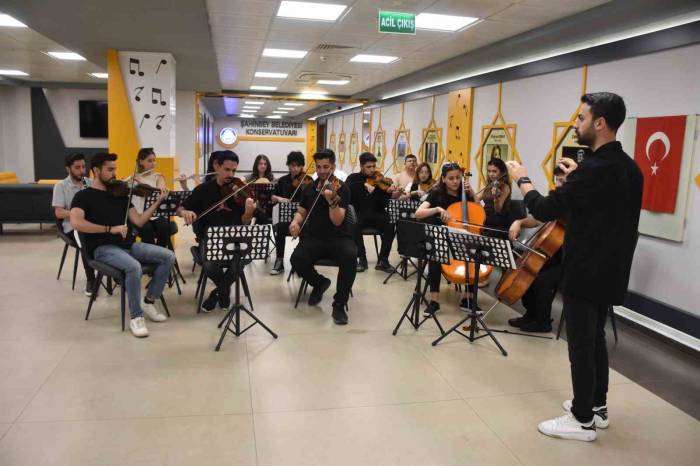 Gençler Geleceğin Sanatçıları Olma Yolunda İlerliyor