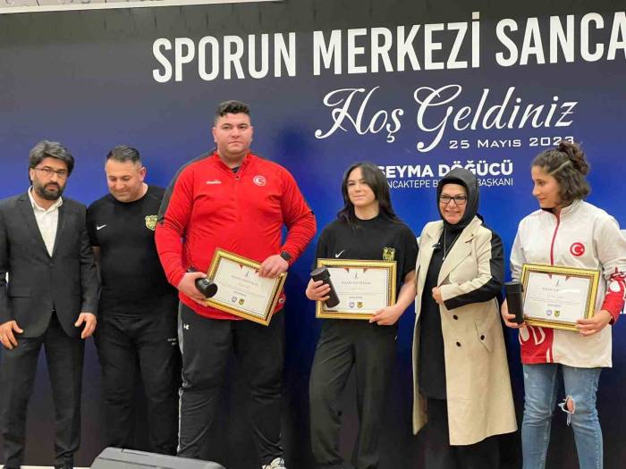 Başkan Döğücü Şampiyon Sporcularla Yemekte Buluştu