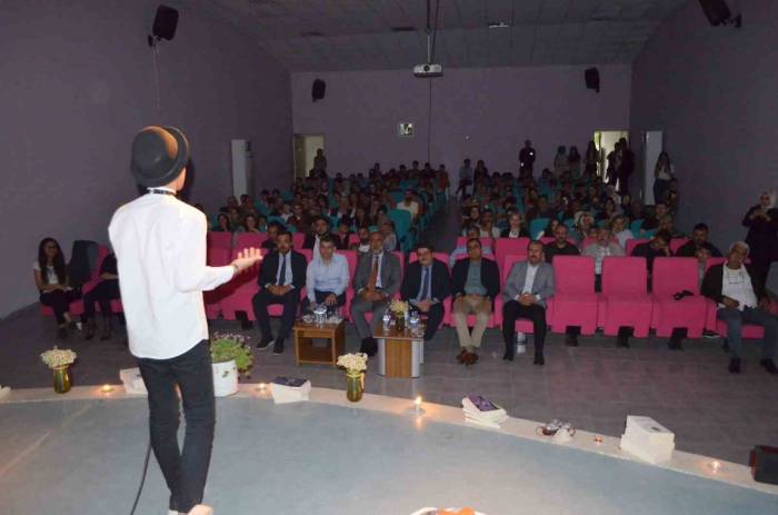 Çemişgezek’te Şiir Dinletisi Büyük Beğeni Topladı