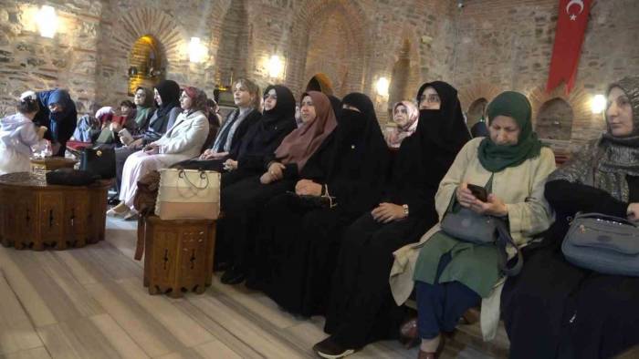 Reis Gönüllüsü Hanımlar ‘oylarımıza Sahip Çıkıyoruz’ Sloganıyla Bir Araya Geldi