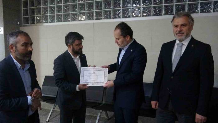 Yeniden Refah Partisi Genel Başkanı Fatih Erbakan Mazbatasını Aldı