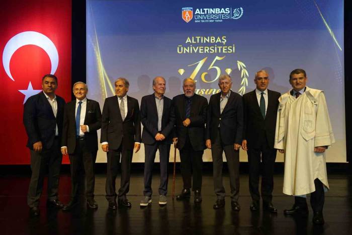 Cumhuriyetin 100. Yılında ’cumhuriyet Çınarları’ Ödüllendirildi