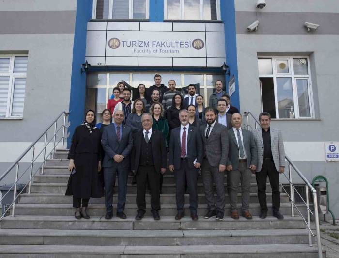 Rektör Çomaklı, Fakülte Ziyaretlerini Sürdürüyor