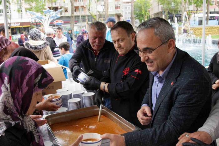 Belediyeden Halka Çorba İkramı