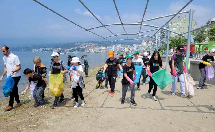 Bursa Sahillerinde Gönüllü Temizlik