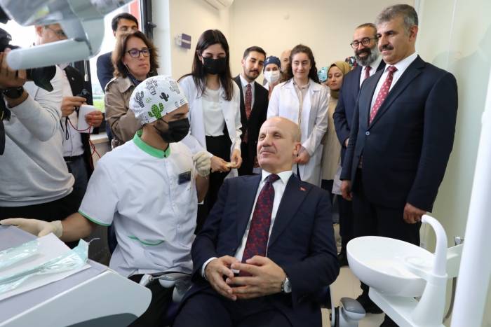 Ağız Ve Diş Sağlığı Merkezinin Açılış Törenine Katılan Yök Başkanı Özvar, Diş Muayenesi Oldu