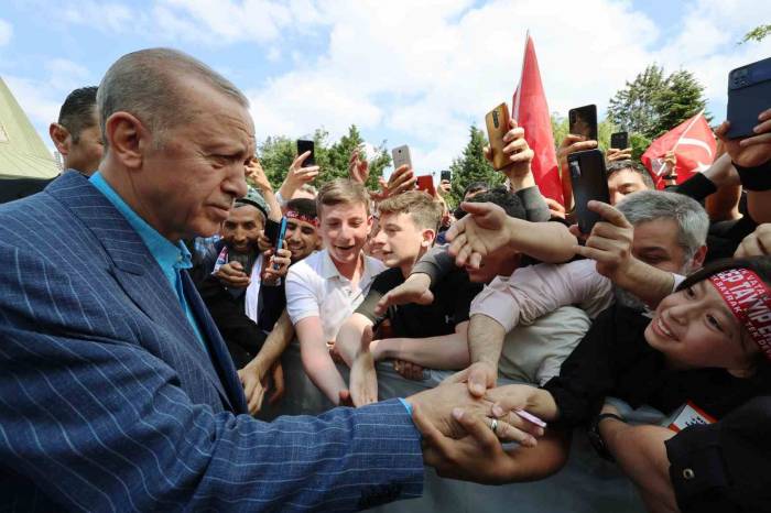 Cumhurbaşkanı Erdoğan, Merhum Cumhurbaşkanı Turgut Özal’ın Kabrini Ziyaret Etti