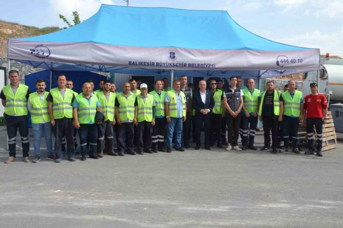 Deprem Bölgesine Balıkesir İmzası