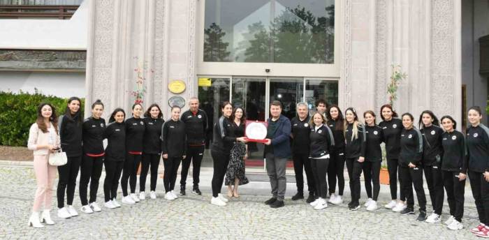 Aksaray’da Çifte Şampiyonluk Sevinci Yaşanıyor