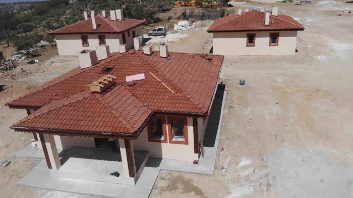 Yapımı Tamamlanan 3 Köy Evini Gezen Depremzede: "inanmadın, Geldim Gözümle Gördüm"