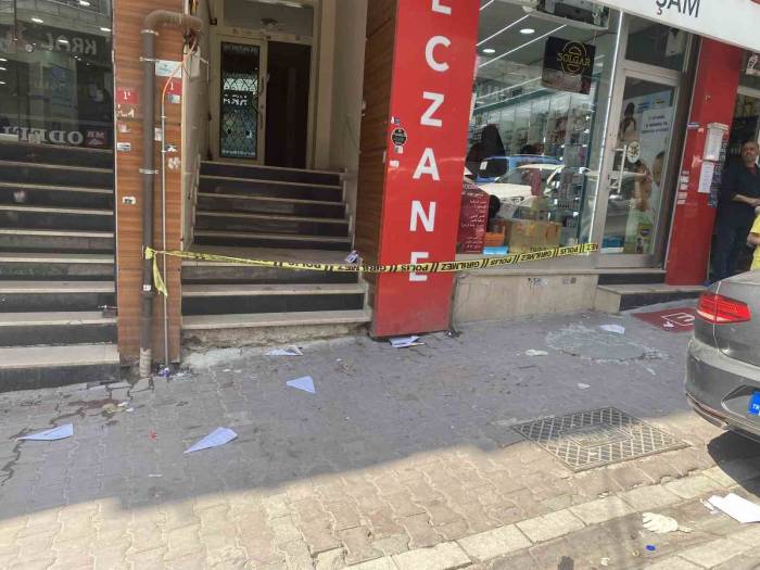 İstanbul’da Bıçaklı Cinayet: Kaçtığı Apartmanda Öldürüldü